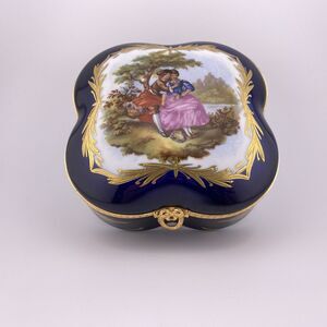 VINTAGE LIMOGES courting couple COBALT BLUE AND GOLD PORCELAIN TRINKET BOX